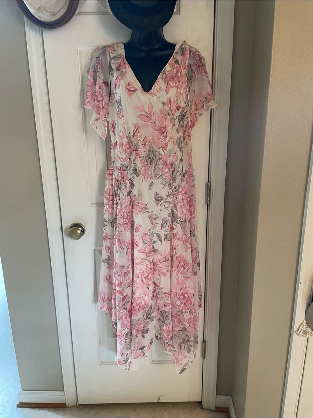 Floral Pink V-Neck Flutter Sleeve Dress - Picture 3 of 4